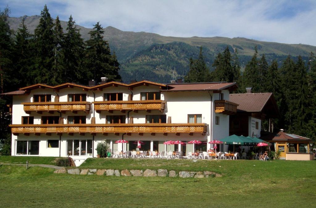 Familienhotel Moos-Alm Лиенц Екстериор снимка